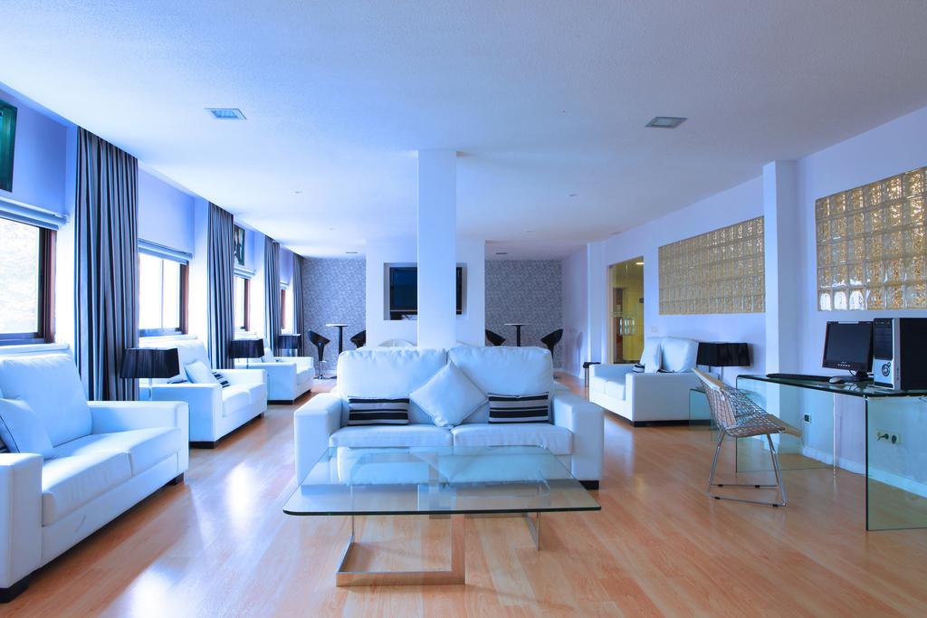 Hotel Escuela Madrid Exterior photo