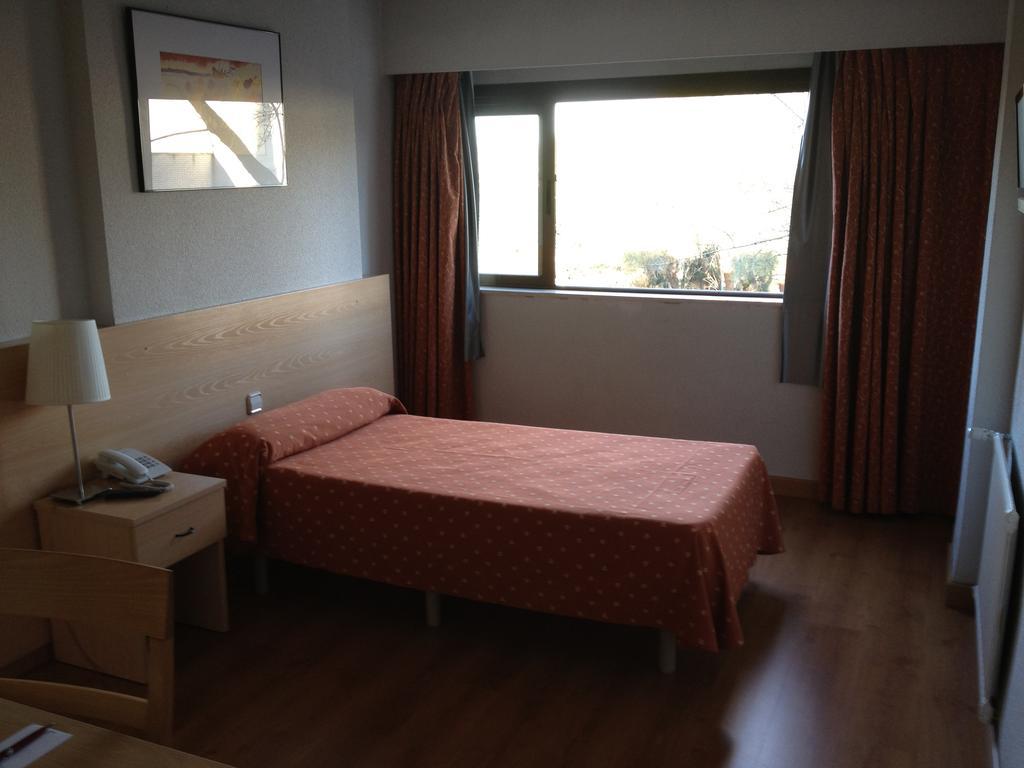 Hotel Escuela Madrid Room photo