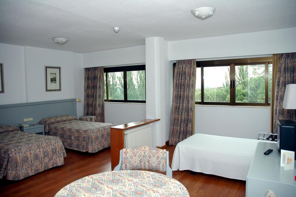 Hotel Escuela Madrid Room photo