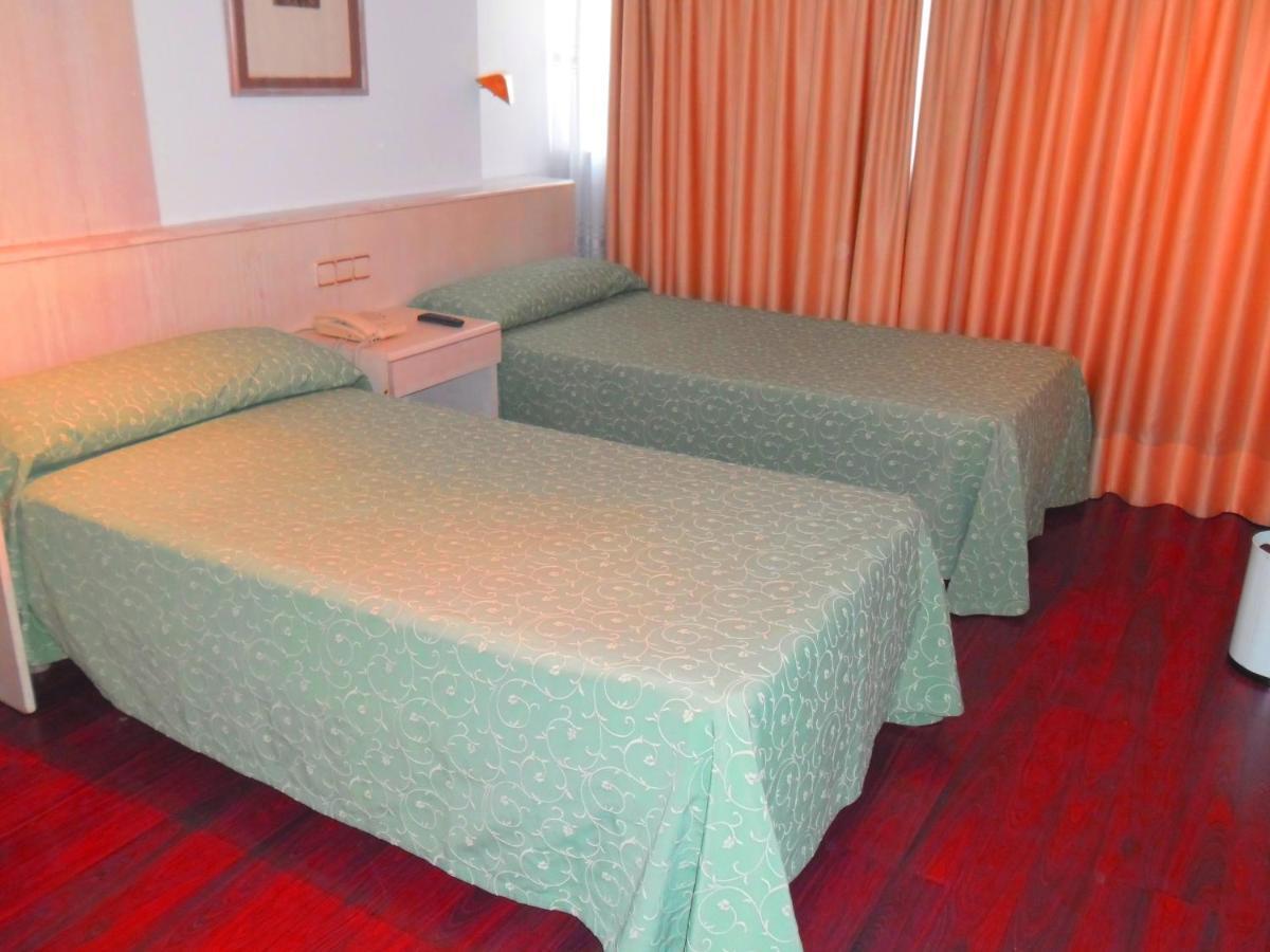 Hotel Escuela Madrid Exterior photo